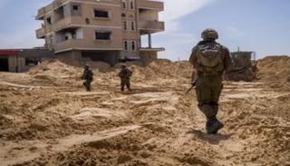 جنود إسرائيليون ينفذون عمليات في غز