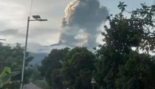 ثوران بركان كانلاون