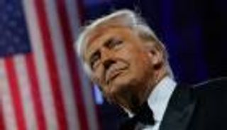 رسوم ترامب على الأدوية.. تجريد «القطاع الحساس» من حصانة حرب التجارة