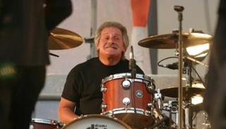 بيت بيست عازف آلة الدرامز لفرقة البيتلز الشهيرة 