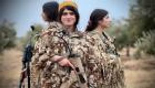 قناصات الصحراء.. مقاتلات أكراد في مواجهة مفتوحة مع داعش