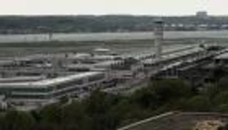 تصادم طائرتين في مطار بواشنطن إحداهما تقل أعضاء بالكونغرس