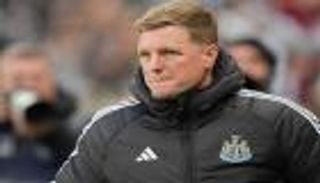 بذكريات «كورونا».. وعكة تحرم نيوكاسل من مدربه أمام يونايتد