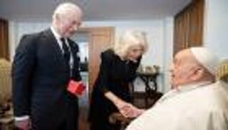 الأبيض ممنوع.. سر ارتداء الملكة كاميلا الأسود لمقابلة بابا الفاتيكان