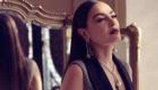 ظهور مقلق لشريهان في جنازة حماة رامي صبري