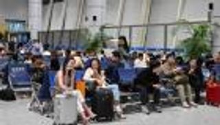 رياح عاتية تلغي مئات الرحلات الجوية في الصين