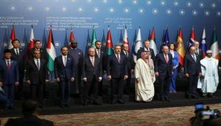 صورة جماعية للمشاركين في اجتماع أنطاليا