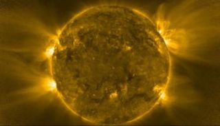 انفجار غير عادي قد يُساعد في كشف أسرار الشمس 