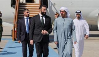 الشيخ عبدالله بن زايد آل نهيان يستقبل الرئيس السوري لدى وصوله