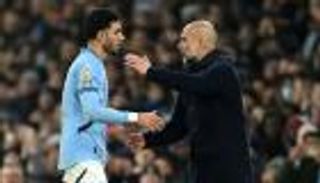 «يشم رائحة الأهداف».. غوارديولا يثني على انطلاقة مرموش