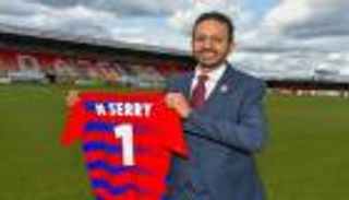 حقق حلمه في أسبوع.. «يوتيوبر مصري» يقتحم عالم ملاك الأندية الإنجليزية