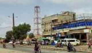 محاولة بائسة لتجنب ضربات واشنطن.. الحوثي يزيل أنظمة الاتصالات العسكرية