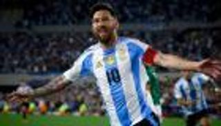 «مريض بعشق ميسي».. رئيس الأرجنتين يعتذر لأفضل لاعب شاهده في حياته