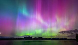 الأرض على موعد مع ليلة استثنائية  تزينها ألوان الشفق القطبي 