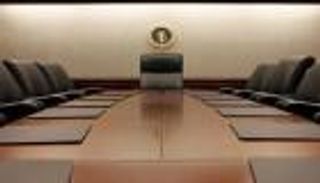 ترامب في «الكوخ الخشبي».. بين «جدران الهمس» تُقرع طبول الحرب