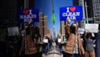 معركة غير عادية.. القضاء يجبر ترامب على صرف 14 مليار دولار منحا مناخية