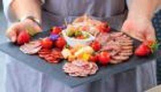 «بريطانيا العظمى» تعزل نفسها عن لحوم أوروبا.. حتى «البرغر» محظور