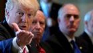 سياسات ترامب تمنح الصين «ريادة مطلقة» في سباق الطاقة العالمي