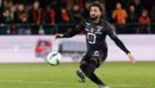 «الوضع معقد».. رسالة مفاجئة من الجزائري توبة لمزدوجي الجنسية