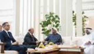 محمد بن زايد يتسلم دعوة لحضور القمة العربية في بغداد