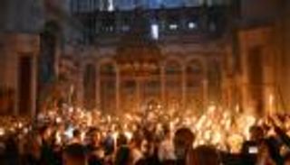 «سبت النور».. المسيحيون يحتفلون بظهور النور المقدس من قبر المسيح