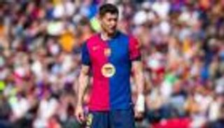 يعود في الكلاسيكو.. كم مباراة يغيب عنها ليفاندوفسكي مع برشلونة؟