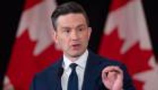 حامل شعار «الأحذية لا البدلات» يتعثر.. «ترامب» يقلب انتخابات كندا