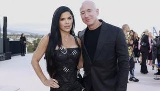  جيف بيزوس وخطيبته لورين سانشيز