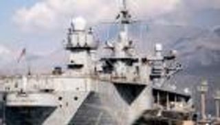 بدبلوماسية «البارجة».. واشنطن تجدف في مياه ليبيا الراكدة