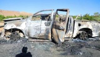 سيارة دفع رباعي محترقة جراء قصف أمريكي في صعدة اليمنية