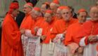 سر ارتداء الكرادلة الأحمر عند انتخاب بابا الفاتيكان