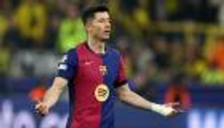 هل غياب ليفاندوفسكي «يعيد» انتصارات برشلونة الساحقة؟