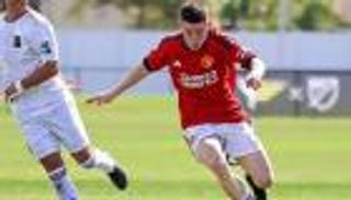 مطالبات بتصعيده.. نجل روني يسجل هدفاً مذهلاً لمانشستر يونايتد (فيديو)