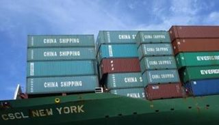 حاويات من البضائع الصينية