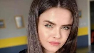  الممثلة التركية سيفيل أكداج 