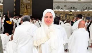هبة مجدي في العمرة