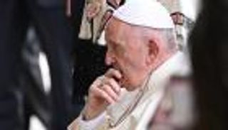 وفاة بابا الفاتيكان.. بث مباشر من ساحة القديس بطرس 