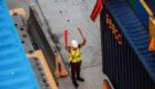 في مواجهة خيارات أفضلها سيئ.. الشركات تبحث عن النجاة من فوضى تعريفات ترامب