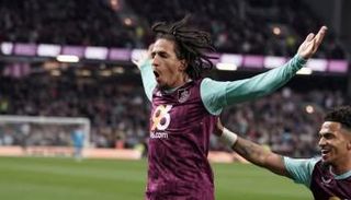 حنبعل المجبري لاعب بيرنلي