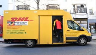 سيارة تابعة لشركة DHL - أرشيفية
