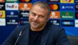 بشروط المدرب.. فليك يقبل تمديد حقبته في برشلونة