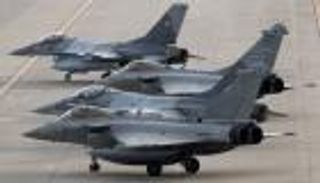 فرنسا تنشر 9 طائرات بالسويد.. «استعراض قوة» على خاصرتي «الناتو»