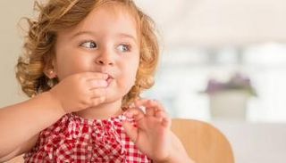 سحب حلوى شهيرة تستخدم صبغة دباغة الجلود