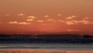 مشهد شبحي للهالة الشمسية من كيبيك بكندا 