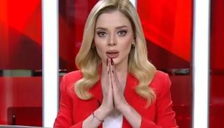 مذيعة قناة