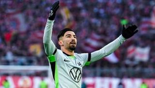 محمد الأمين عمورة، نجم الجزائر