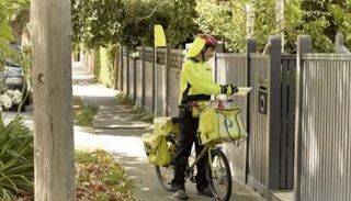 دراجة ساعي بريد - أرشيفية