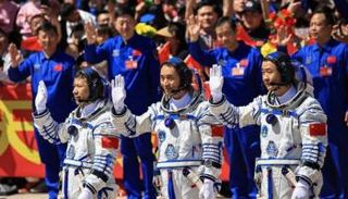 رواد سفينة الفضاء المأهولة "شنتشو-20"