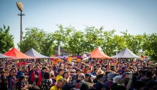 جماهير برشلونة في إشبيلية