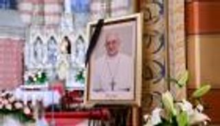 تحكي سيرة التواضع والتجديد.. 7 أشياء تدفن مع البابا فرنسيس